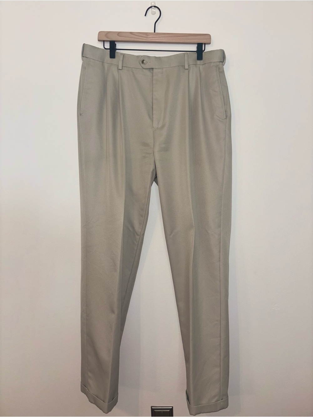 Roundtree & Yorke Men's Khaki Dress Pants - Light Beige